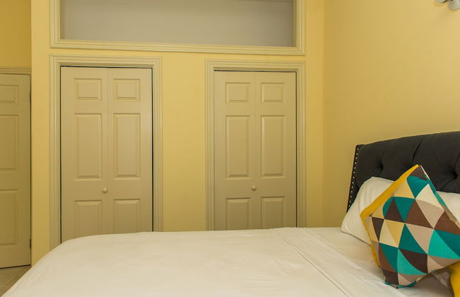 The US Embassy Luxury Apartment - Photo 8
