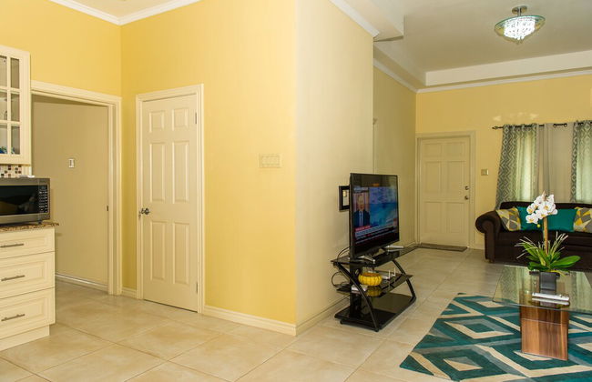 The US Embassy Luxury Apartment - Photo 17