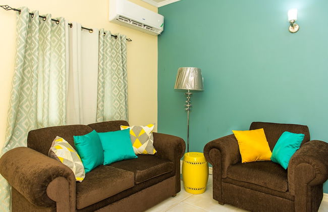 The US Embassy Luxury Apartment - Photo 20