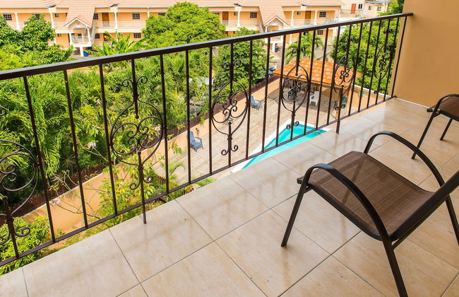 The US Embassy Luxury Apartment - Photo 23