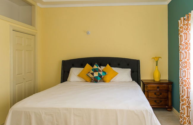 The US Embassy Luxury Apartment - Photo 10