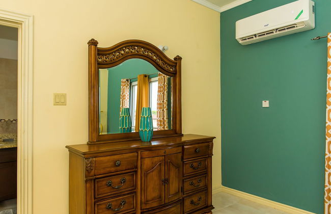 The US Embassy Luxury Apartment - Photo 7