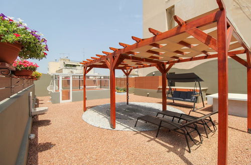 Foto 14 - Modern Apartment With Roof Terrace in Athens