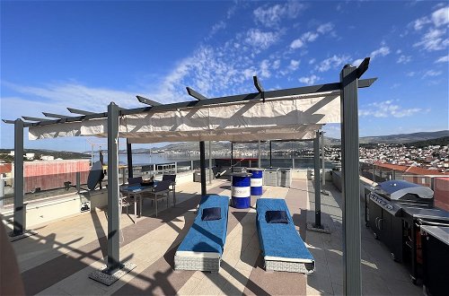 Foto 39 - Oceanview Deluxe Penthouse Apartment With 89m2 Living Space & 90m2 Roof Terrace
