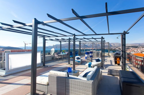 Foto 44 - Oceanview Deluxe Penthouse Apartment With 89m2 Living Space & 90m2 Roof Terrace