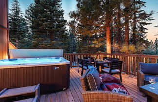 Foto 1 - Wolfe by Avantstay 5mins Northstar! w/ Hot Tub, Fireplace, 2 Private Decks