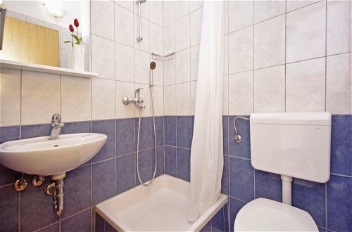 Foto 6 - Cozy 1 Bedroom Apartment in Makarska
