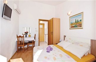 Foto 3 - Cozy 1 Bedroom Apartment in Makarska