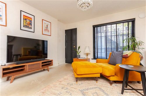 Photo 15 - Stunning 2 Bedroom House in Peaceful London Fields