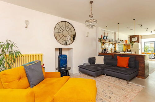 Photo 22 - Stunning 2 Bedroom House in Peaceful London Fields