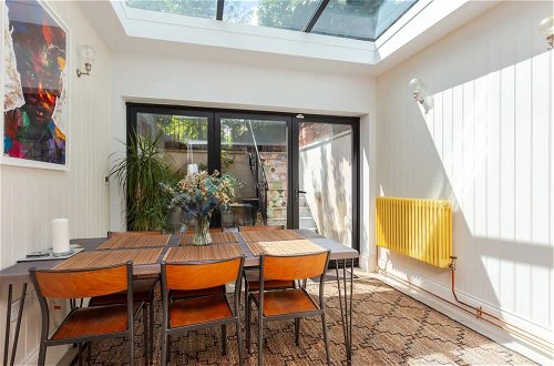 Photo 28 - Stunning 2 Bedroom House in Peaceful London Fields