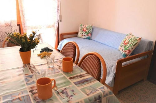 Photo 3 - Comfy Flat Just 80m From the Beach