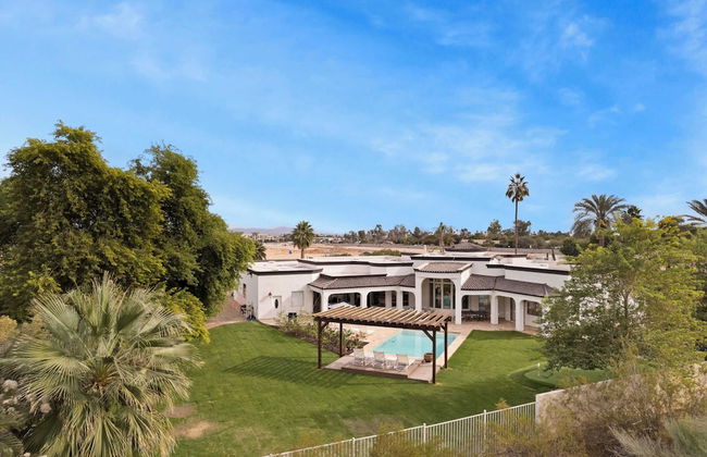 Sleeps 19, 7bdr Estate! Sports Court, Putting Green, Pool Farrier by Avantstay - Photo 46