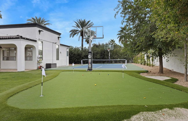 Sleeps 19, 7bdr Estate! Sports Court, Putting Green, Pool Farrier by Avantstay - Photo 3