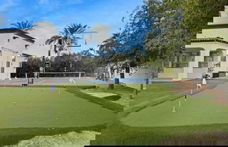 Foto 3 - Sleeps 19, 7bdr Estate! Sports Court, Putting Green, Pool Farrier by Avantstay