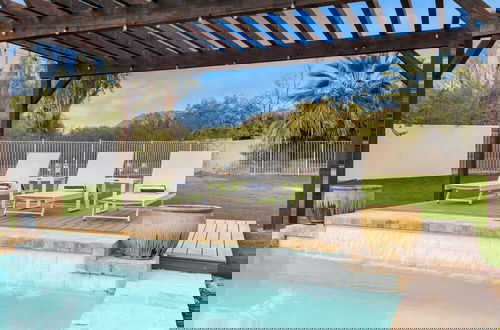Foto 2 - Sleeps 19, 7bdr Estate! Sports Court, Putting Green, Pool Farrier by Avantstay