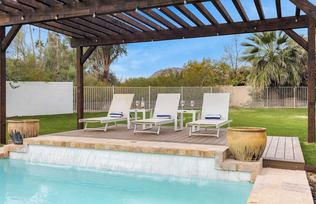 Sleeps 19, 7bdr Estate! Sports Court, Putting Green, Pool Farrier by Avantstay - Photo 2