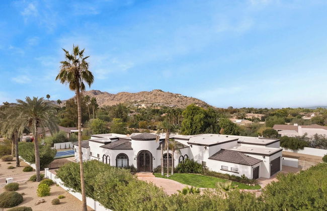 Sleeps 19, 7bdr Estate! Sports Court, Putting Green, Pool Farrier by Avantstay - Photo 48