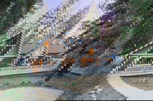 Foto 1 - Hartwood by Avantstay Cozy Big Bear Abode w/ Spacious Deck & Stone Fireplace