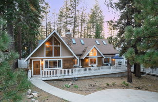 Photo 1 - Hartwood by Avantstay Cozy Big Bear Abode w/ Spacious Deck & Stone Fireplace