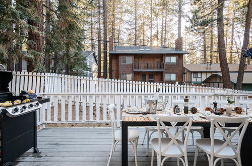 Photo 2 - Hartwood by Avantstay Cozy Big Bear Abode w/ Spacious Deck & Stone Fireplace