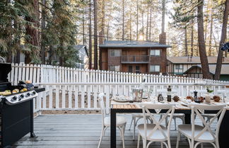 Photo 2 - Hartwood by Avantstay Cozy Big Bear Abode w/ Spacious Deck & Stone Fireplace