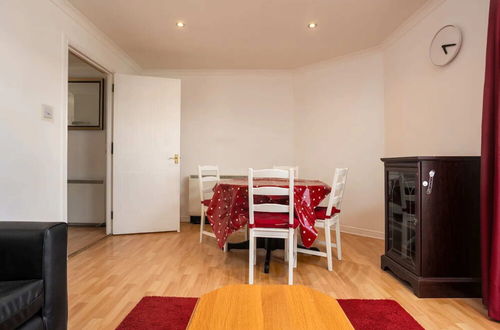 Photo 17 - Stylish 2 Bedroom Apartment Near the City Centre