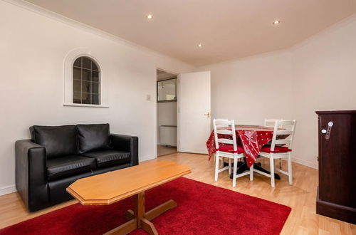 Photo 11 - Stylish 2 Bedroom Apartment Near the City Centre