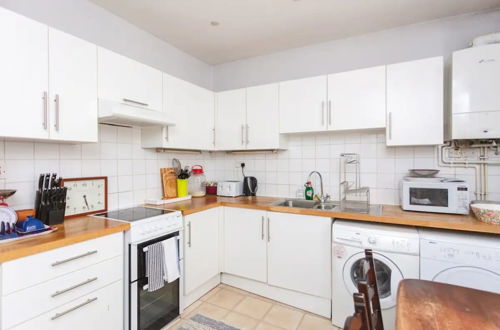 Photo 11 - Cosy 2 Bedroom Apartment in Central London With Garden