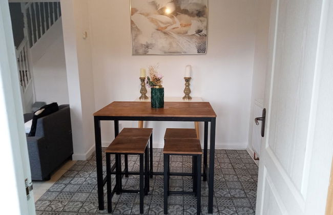 Beautiful 2-bed House in Bolton With Free Parking - Foto 8
