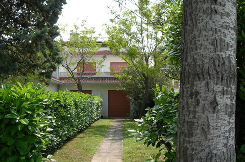 Foto 15 - Charming Villa With Private Garden