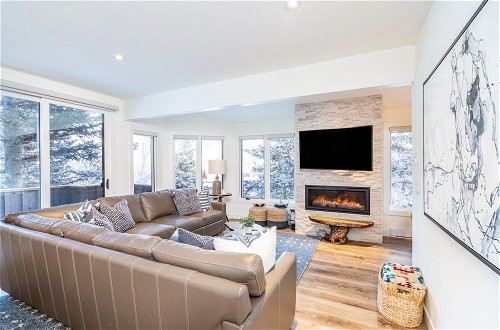 Photo 1 - Manitou Riverhouse 115 by Avantstay Spacious Condo in the Centre of Telluride