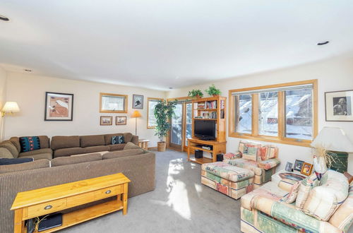 Photo 5 - Lulu City 4B by Avantstay Beautiful Condo 100 Yards From Lift #7 Permit #:3639