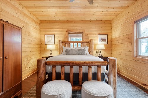 Photo 6 - Ashberry by Avantstay Large Cabin Surrounded in Pine Tree w/ River Views & Game Room