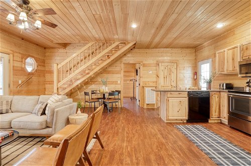 Foto 22 - Ashberry by Avantstay Large Cabin Surrounded in Pine Tree w/ River Views & Game Room
