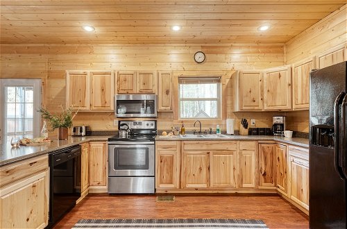 Photo 8 - Ashberry by Avantstay Large Cabin Surrounded in Pine Tree w/ River Views & Game Room