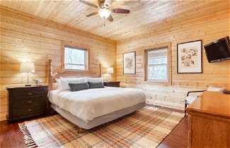 Photo 3 - Ashberry by Avantstay Large Cabin Surrounded in Pine Tree w/ River Views & Game Room