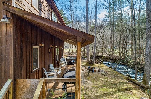 Photo 1 - Ashberry by Avantstay Large Cabin Surrounded in Pine Tree w/ River Views & Game Room