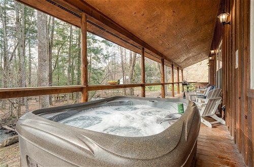Photo 20 - Ashberry by Avantstay Large Cabin Surrounded in Pine Tree w/ River Views & Game Room