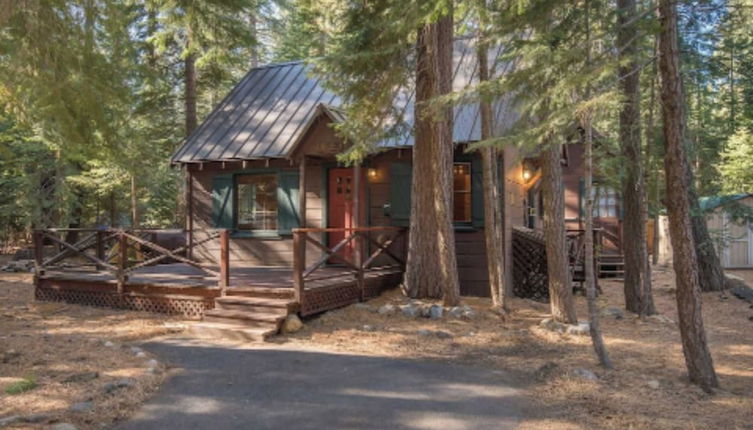 Photo 1 - Owl's Peak by Avantstay Private Pine Tree Cabin Mins From The Water