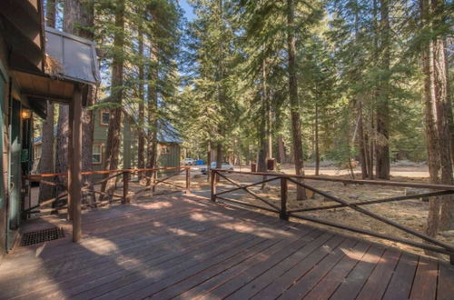 Photo 10 - Owl's Peak by Avantstay Private Pine Tree Cabin Mins From The Water