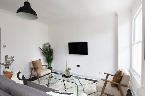 Photo 10 - The Camberwell Retreat - Alluring 2bdr Flat With Garden