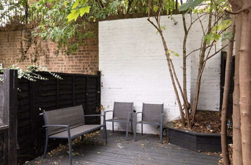 Photo 21 - The Camberwell Retreat - Alluring 2bdr Flat With Garden