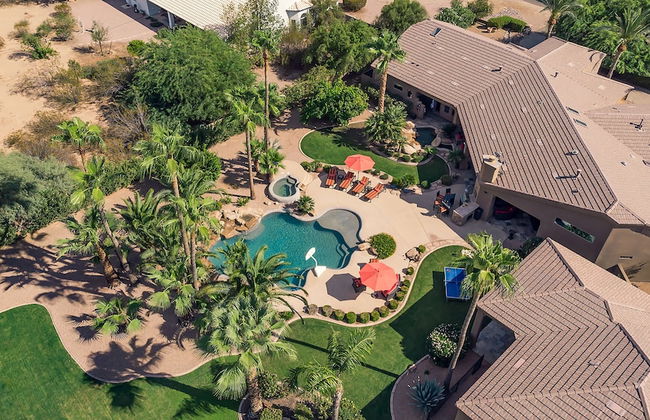 Preston by Avantstay 6BR Desert Oasis w/ Basketball Court, Pool & Hot Tub - Foto 19