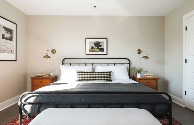 Shelton & Urban by Avantstay Sleeps 20! 2 Unit Buyout! Spacious Design - Foto 12