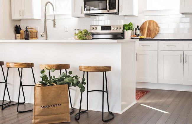 Shelton & Urban by Avantstay Sleeps 20! 2 Unit Buyout! Spacious Design - Foto 8