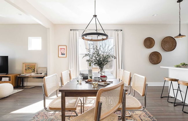 Shelton & Urban by Avantstay Sleeps 20! 2 Unit Buyout! Spacious Design - Foto 2