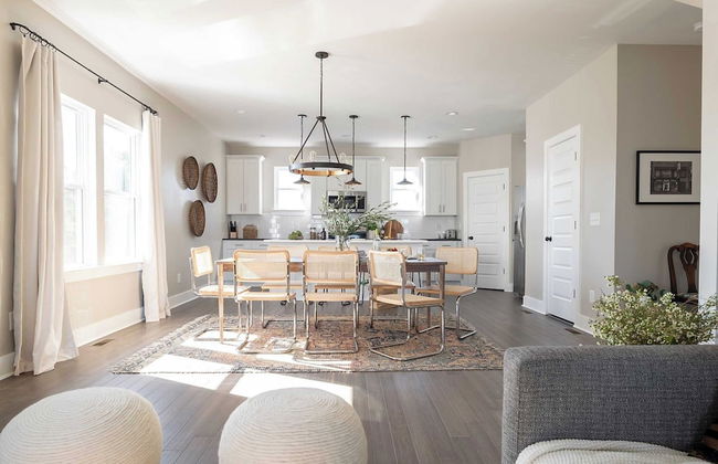 Shelton & Urban by Avantstay Sleeps 20! 2 Unit Buyout! Spacious Design - Foto 6