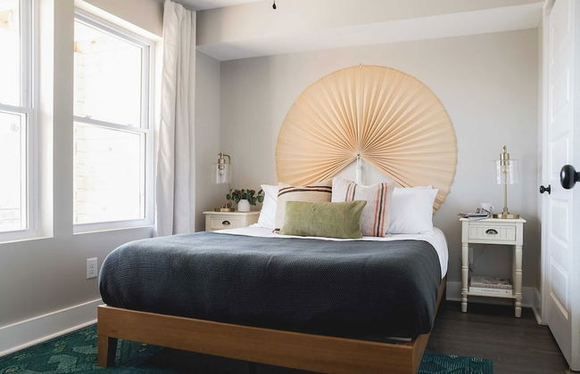 Shelton & Urban by Avantstay Sleeps 20! 2 Unit Buyout! Spacious Design - Foto 19