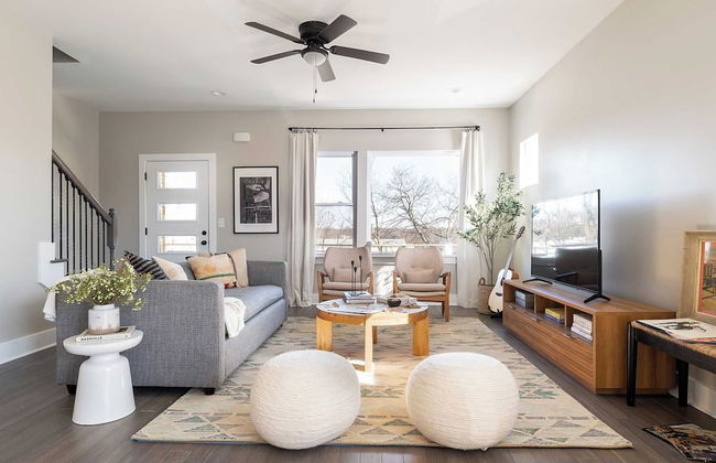 Shelton & Urban by Avantstay Sleeps 20! 2 Unit Buyout! Spacious Design - Foto 23